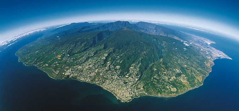Vue aérienne de La Réunion — la terre vivante